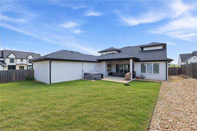 8001 W Ardmore Street, Rogers, AR 72758