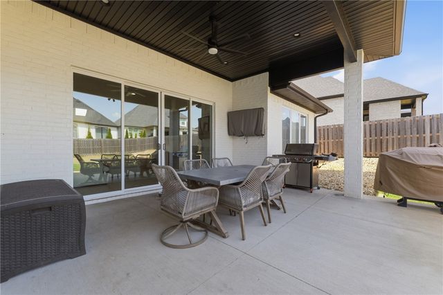 8001 W Ardmore Street, Rogers, AR 72758