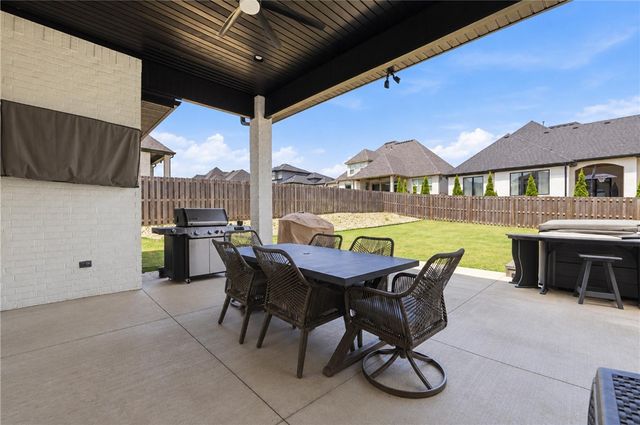 8001 W Ardmore Street, Rogers, AR 72758