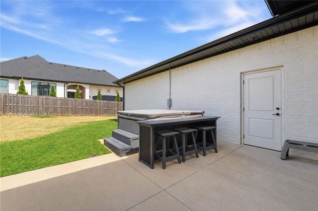 8001 W Ardmore Street, Rogers, AR 72758