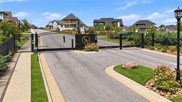 8001 W Ardmore Street, Rogers, AR 72758