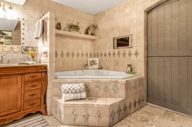 2505 S Ben Maddox Way, Visalia, CA 93292