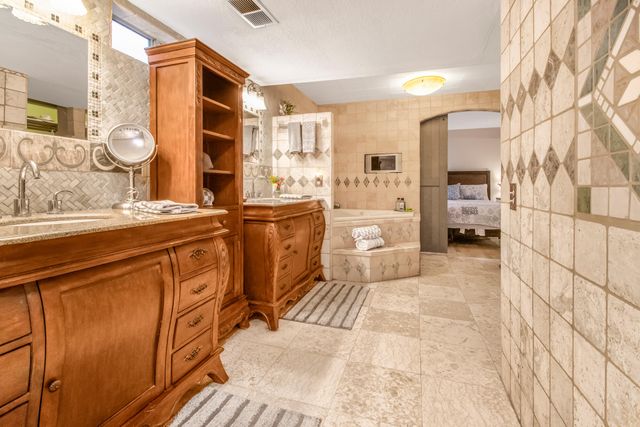 2505 S Ben Maddox Way, Visalia, CA 93292