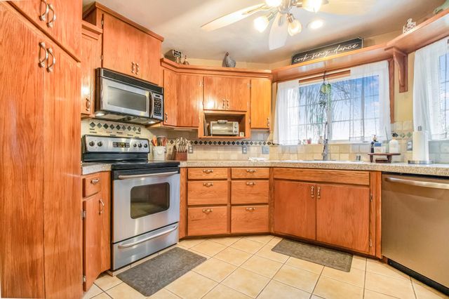 2505 S Ben Maddox Way, Visalia, CA 93292