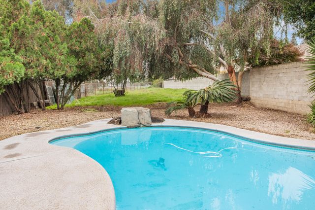 2505 S Ben Maddox Way, Visalia, CA 93292