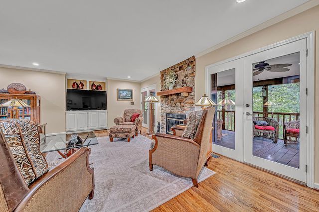 6658 Leffler LN, Roanoke, VA 24018