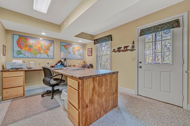 6658 Leffler LN, Roanoke, VA 24018