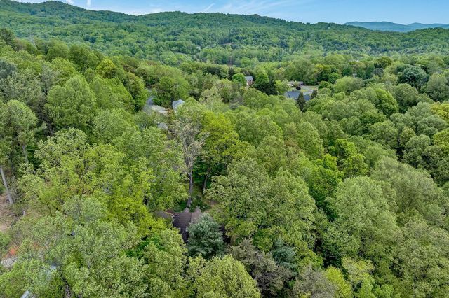6658 Leffler LN, Roanoke, VA 24018