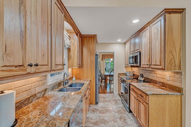 6658 Leffler LN, Roanoke, VA 24018