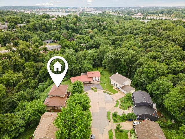 3106 Blue Ridge Ct NE, Cedar Rapids, IA 52402
