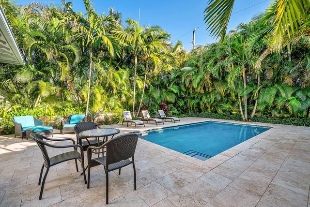 120 Grove Way, Delray Beach, FL 33444