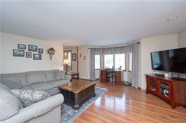 7182 Winbert Drive, Wheatfield, NY 14120