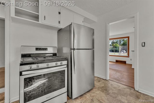 535 E Rose Avenue, Garden City, MI 48135
