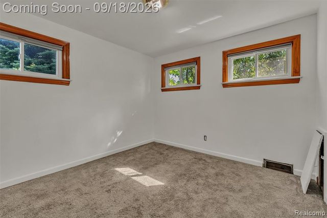 535 E Rose Avenue, Garden City, MI 48135