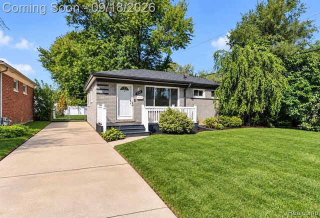 535 E Rose Avenue, Garden City, MI 48135