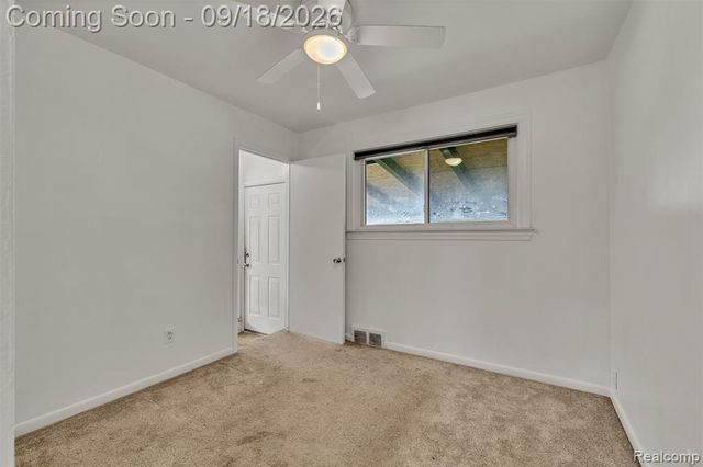 535 E Rose Avenue, Garden City, MI 48135