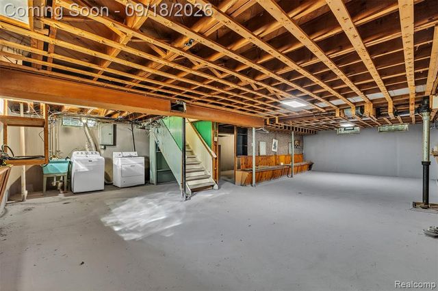 535 E Rose Avenue, Garden City, MI 48135