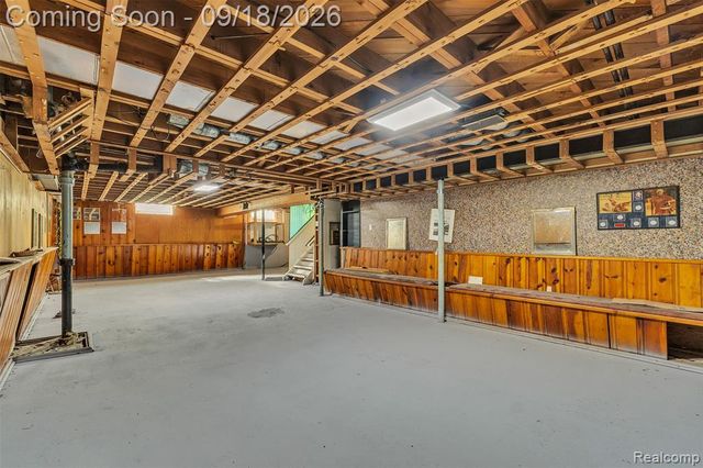 535 E Rose Avenue, Garden City, MI 48135