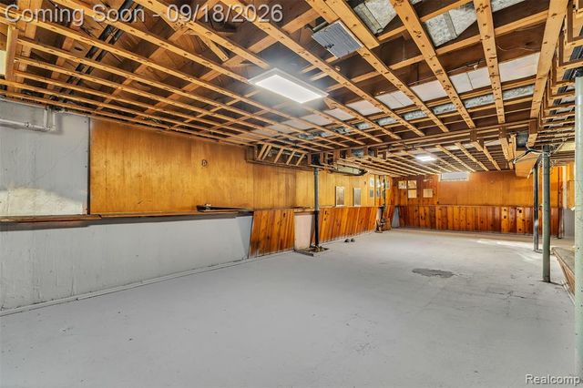 535 E Rose Avenue, Garden City, MI 48135