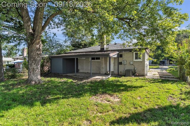 535 E Rose Avenue, Garden City, MI 48135