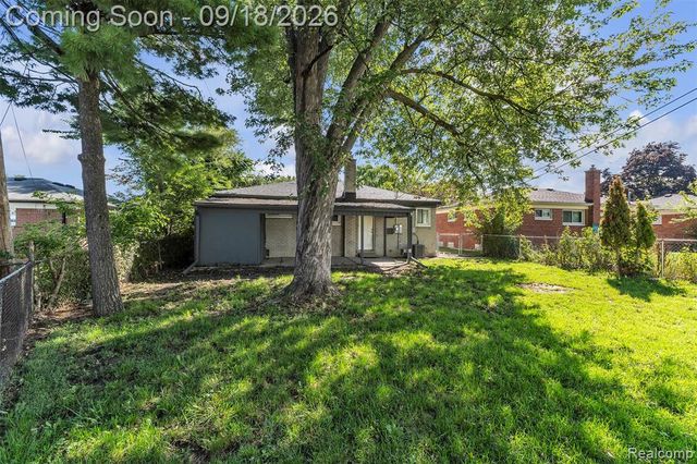 535 E Rose Avenue, Garden City, MI 48135