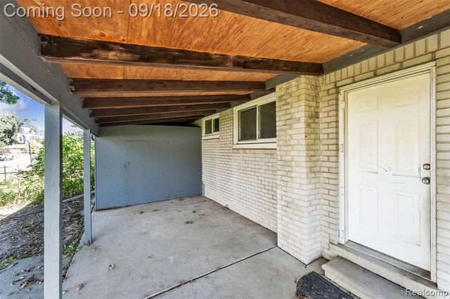 535 E Rose Avenue, Garden City, MI 48135