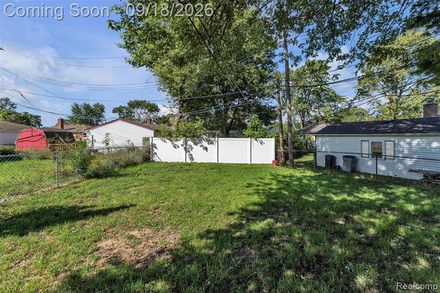 535 E Rose Avenue, Garden City, MI 48135