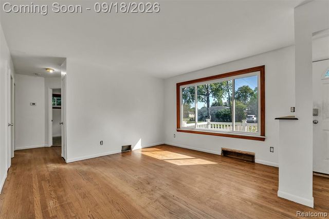 535 E Rose Avenue, Garden City, MI 48135