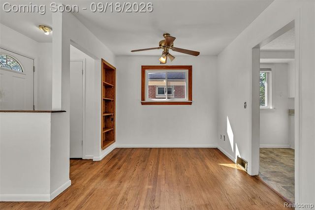 535 E Rose Avenue, Garden City, MI 48135