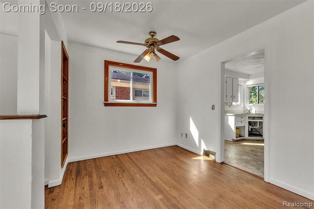 535 E Rose Avenue, Garden City, MI 48135