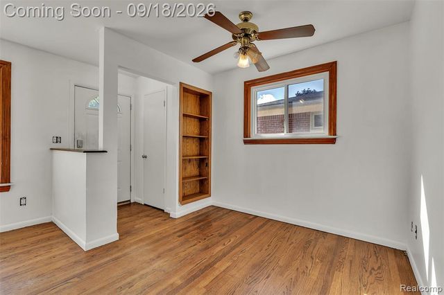 535 E Rose Avenue, Garden City, MI 48135