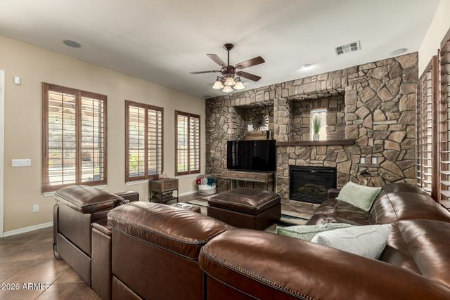 18121 W LAS CRUCES Drive, Goodyear, AZ 85338