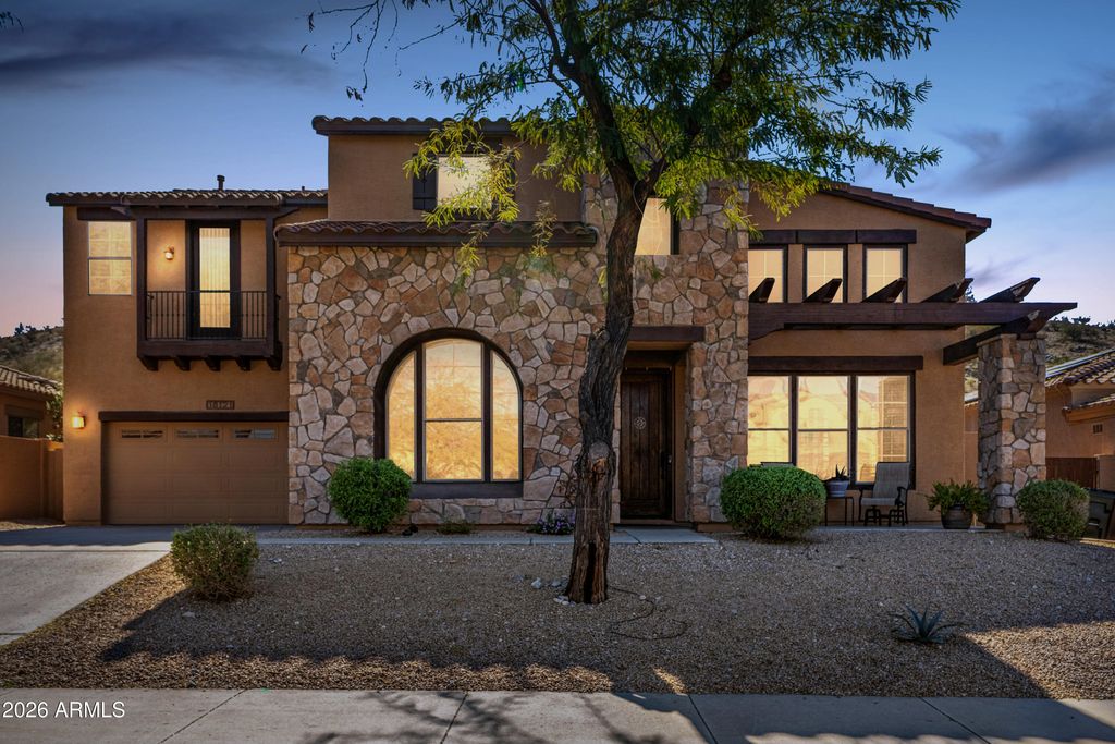 18121 W LAS CRUCES Drive, Goodyear, AZ 85338