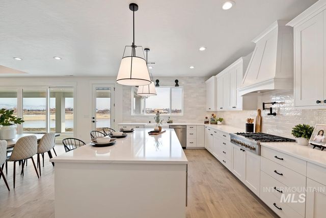 9833 S Peregrine Falcon Ave., Nampa, ID 83686