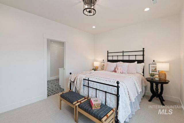 9833 S Peregrine Falcon Ave., Nampa, ID 83686