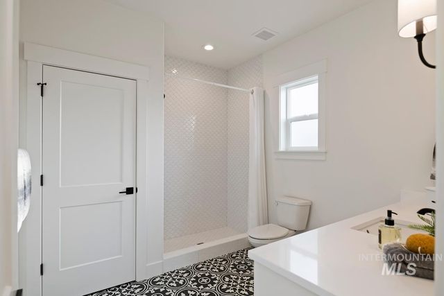 9833 S Peregrine Falcon Ave., Nampa, ID 83686