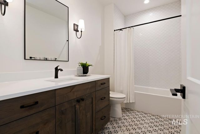 9833 S Peregrine Falcon Ave., Nampa, ID 83686