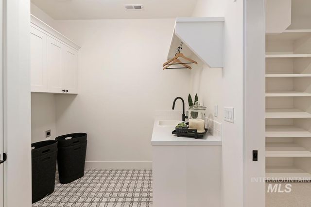 9833 S Peregrine Falcon Ave., Nampa, ID 83686