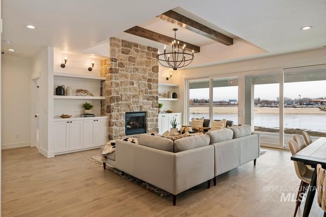 9833 S Peregrine Falcon Ave., Nampa, ID 83686