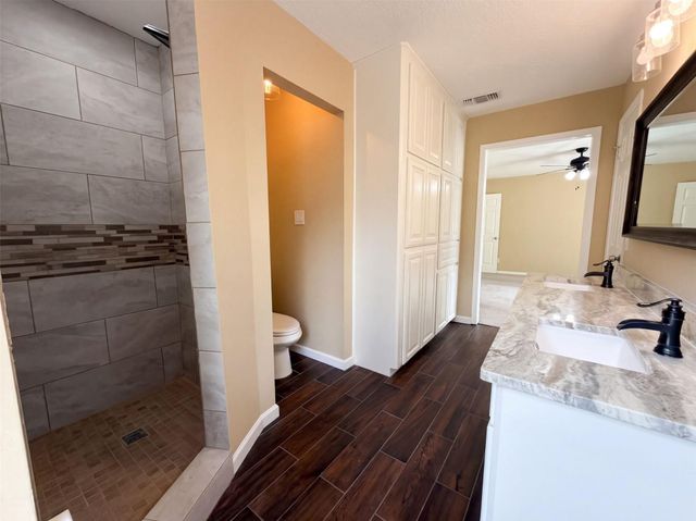 63 April Wind Drive S, Conroe, TX 77356
