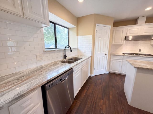 63 April Wind Drive S, Conroe, TX 77356