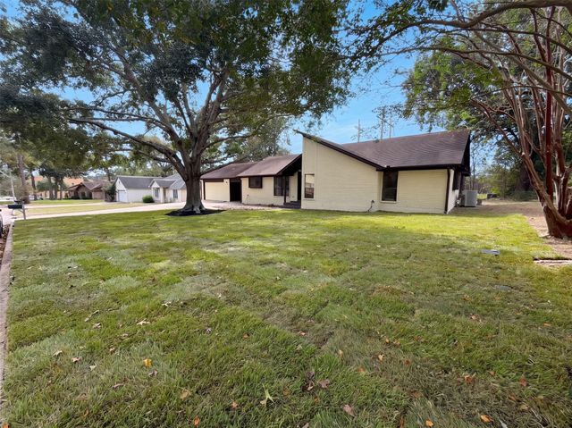 63 April Wind Drive S, Conroe, TX 77356