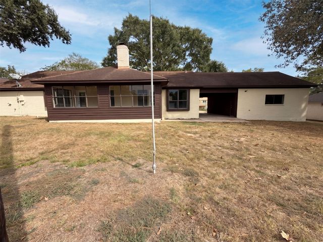 63 April Wind Drive S, Conroe, TX 77356