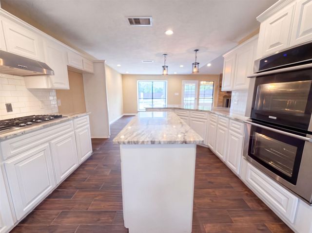 63 April Wind Drive S, Conroe, TX 77356