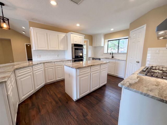 63 April Wind Drive S, Conroe, TX 77356