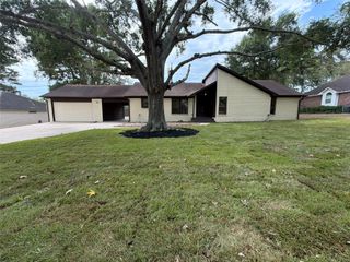 63 April Wind Drive S, Conroe, TX 77356