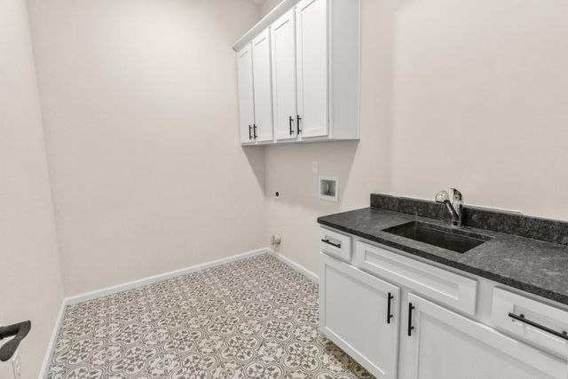 4725 Cardinal Ridge Way, Flowery Branch, GA 30542