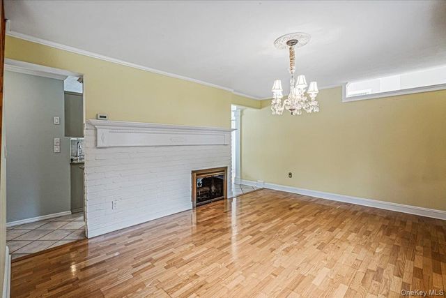 104 Choir Lane, Westbury, NY 11590