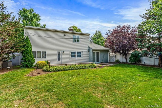 104 Choir Lane, Westbury, NY 11590