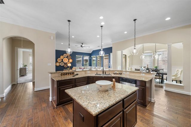 34 Danby Place, The Woodlands, TX 77375
